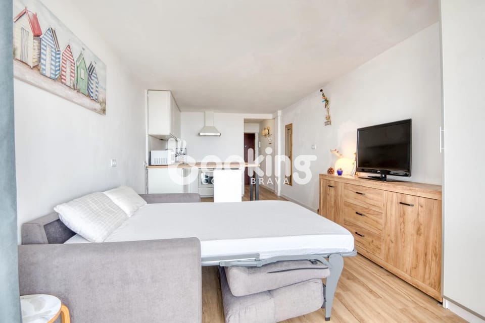 TV and multimedia, Kitchen or kitchenette, Living room, Seating area