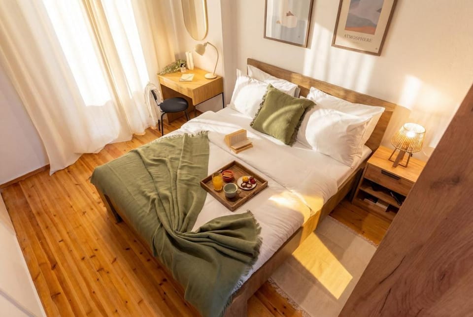 Central Harmony Elegant Urban Living Apartment in Thessaloniki
