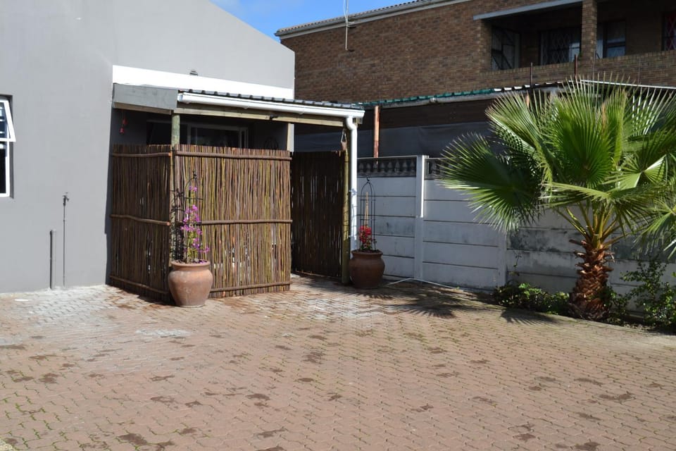 Patio, Parking