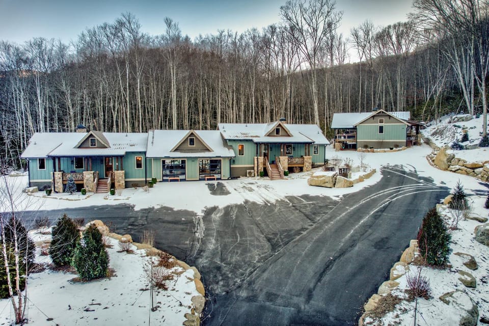 The Cabins on Buckeye Creek at Eagles Nest Cabin in Beech Mountain