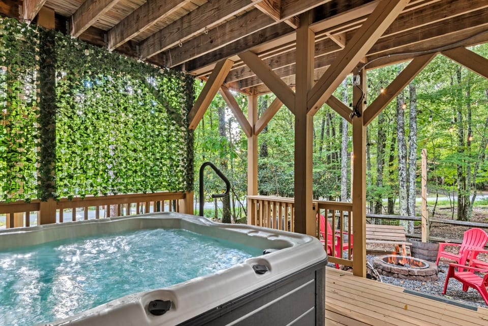 Mossy Rock Retreat House in Beech Mountain