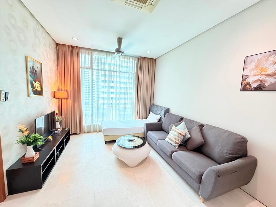 TV and multimedia, Living room, Photo of the whole room, Seating area, air conditioner