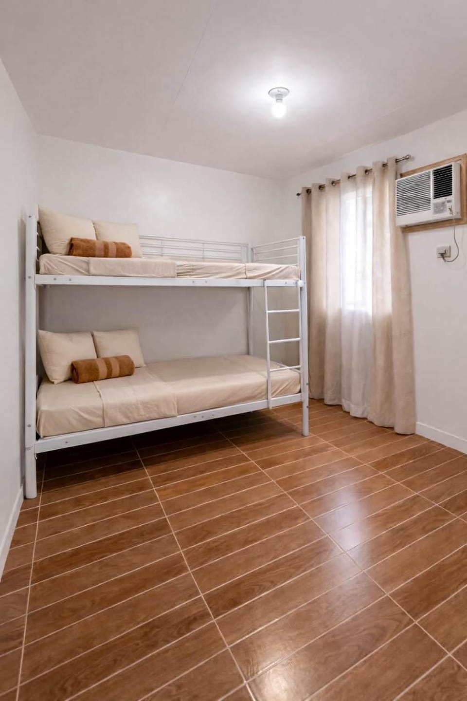 Bedroom, bunk bed, air conditioner