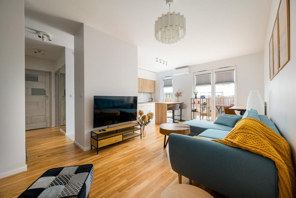 Communal lounge/ TV room, TV and multimedia, Living room, Seating area, Evening entertainment