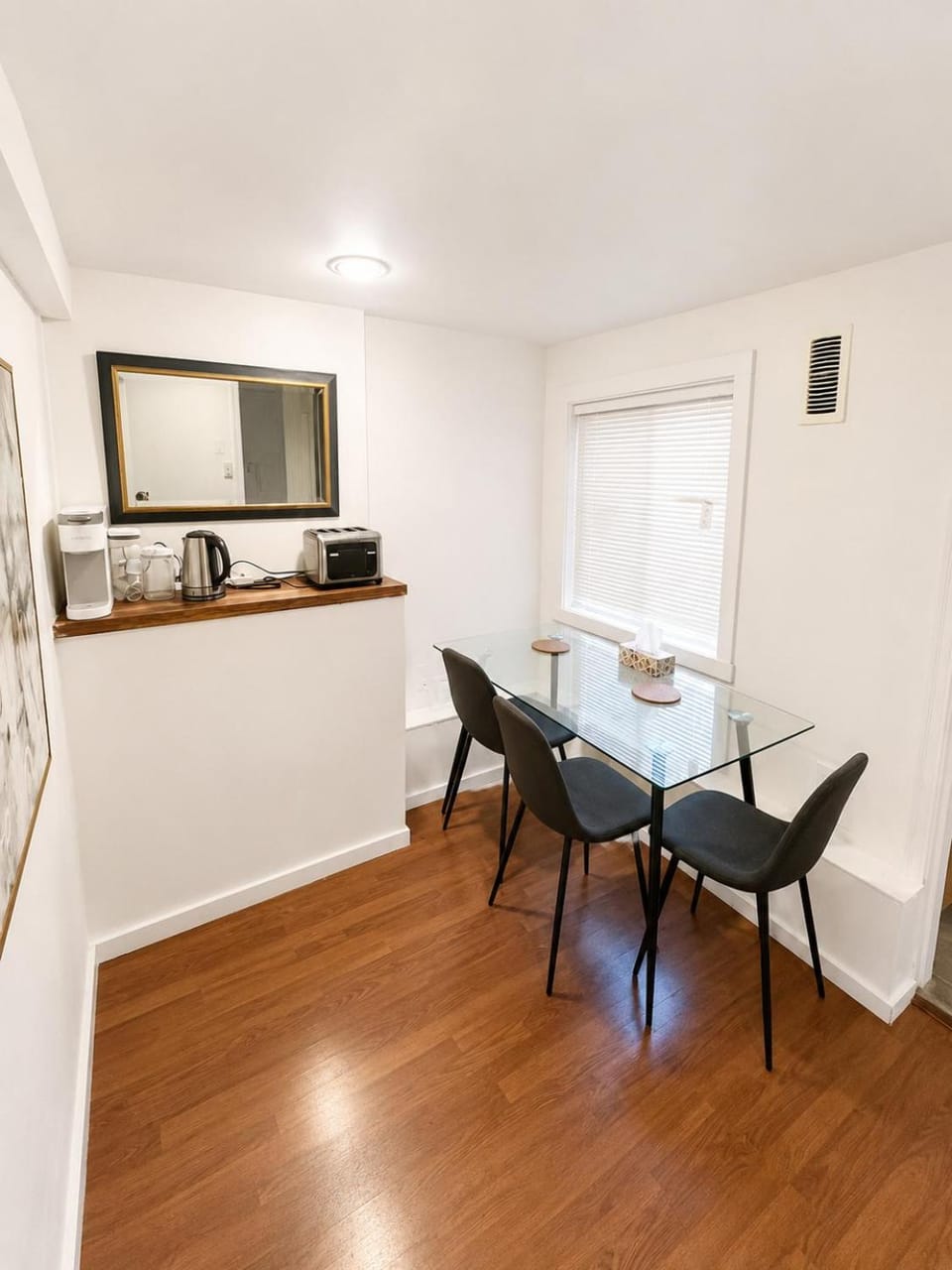 Coffee/tea facilities, Dining area, toaster