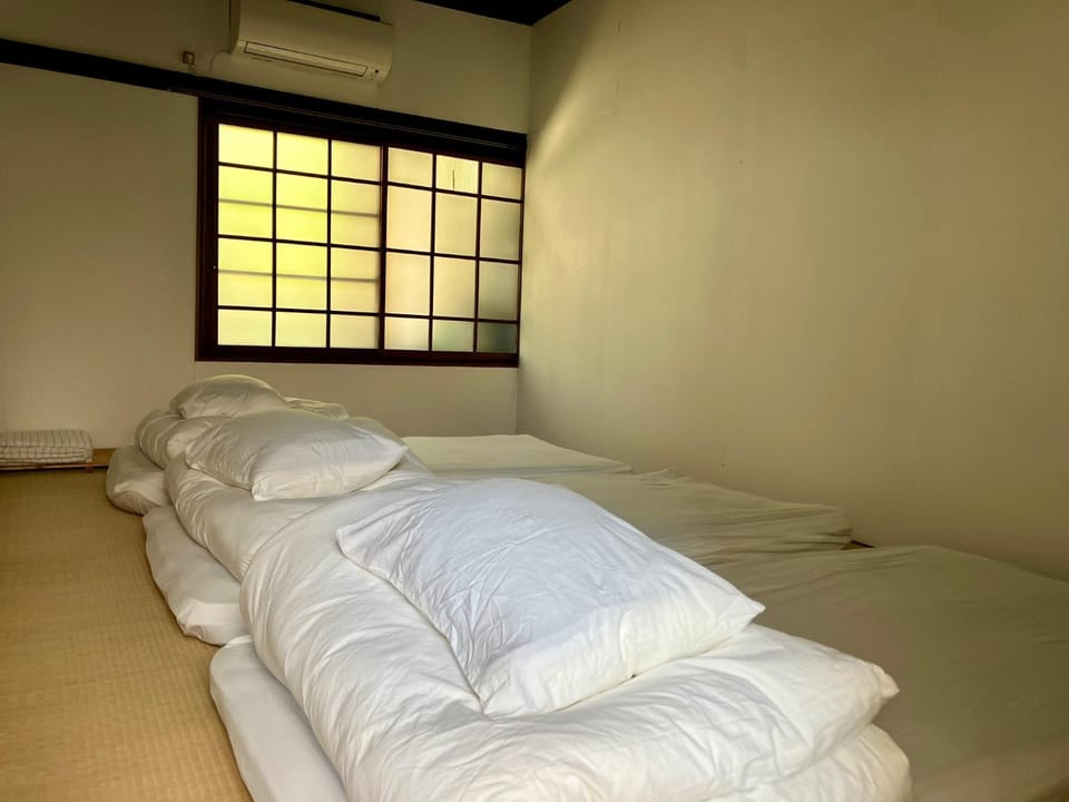 Bedroom, air conditioner