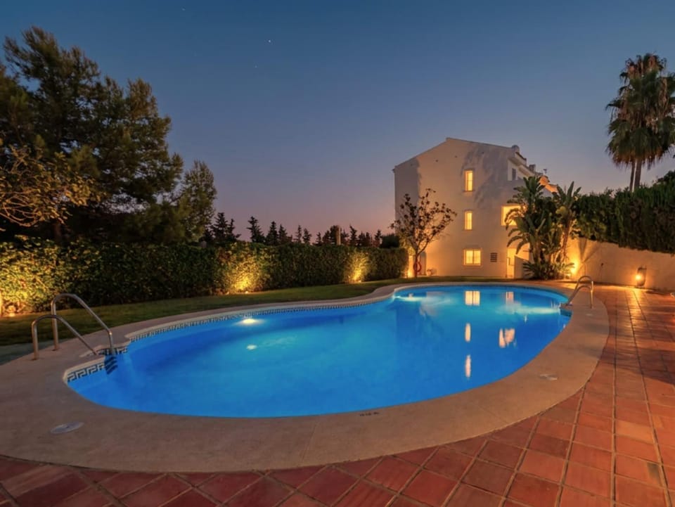 Luxury Golf Townhouse in Aloha with Pool & Garden House in Marbella