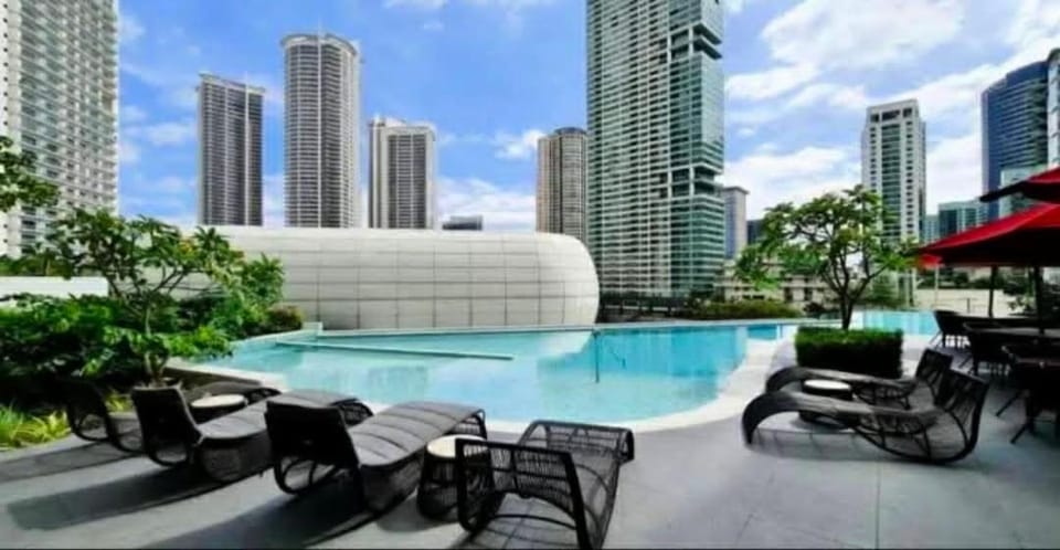 Luxury King Suite, Pool and Stunning Skyline Views Apartment in Mandaluyong