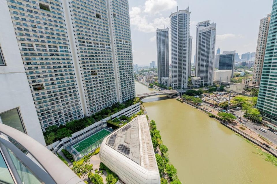 Luxury King Suite, Pool and Stunning Skyline Views Apartment in Mandaluyong