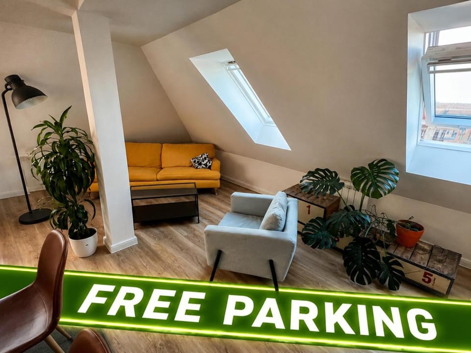 Living room, Text overlay