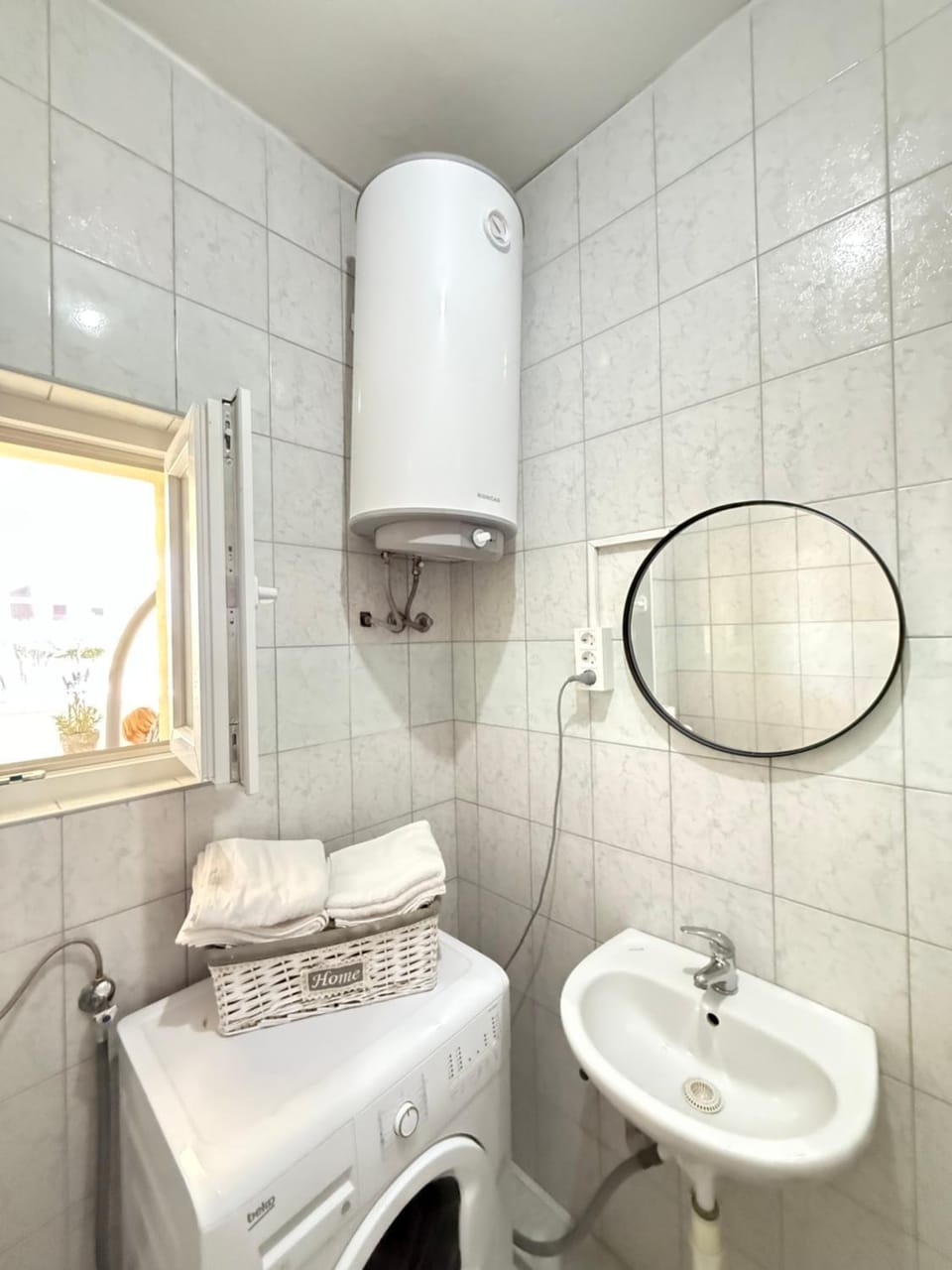 Bathroom, towels, washing machine