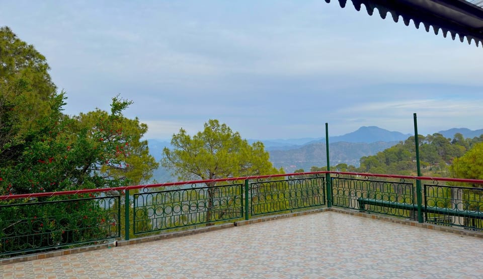 Eakanntam Homestay Kasauli 1 Room set Valley view Best For Couples Best For Long Stays Vacation rental in Himachal Pradesh