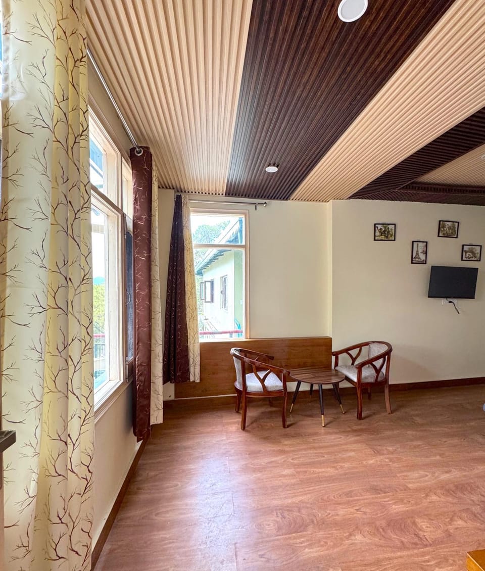 Eakanntam Homestay Kasauli 1 Room set Valley view Best For Couples Best For Long Stays Vacation rental in Himachal Pradesh