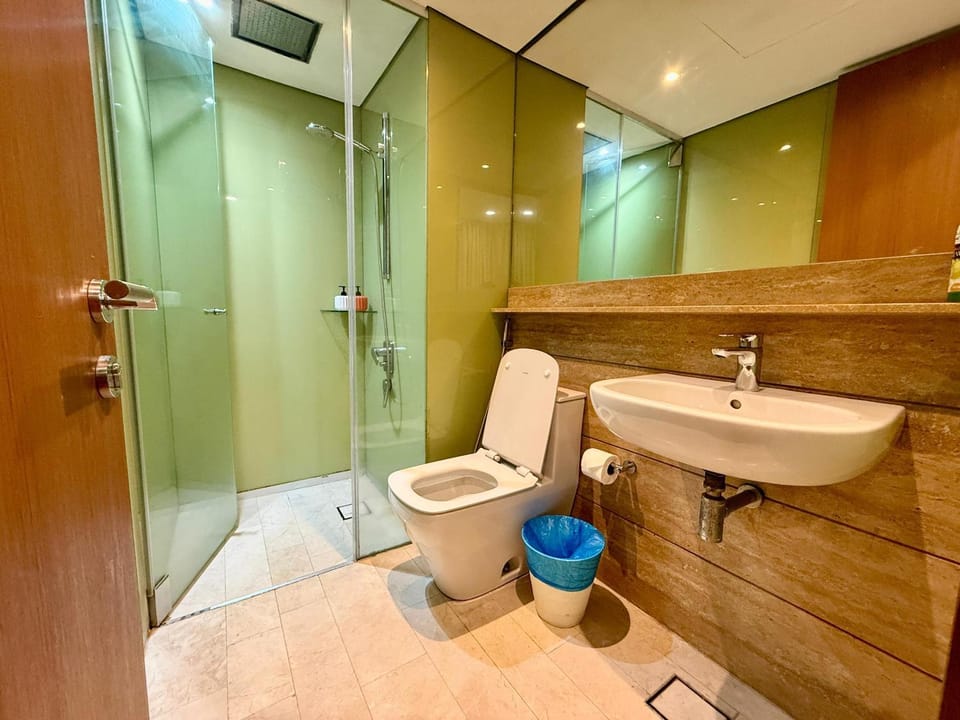 Shower, Toilet, Bathroom, bidet, towels