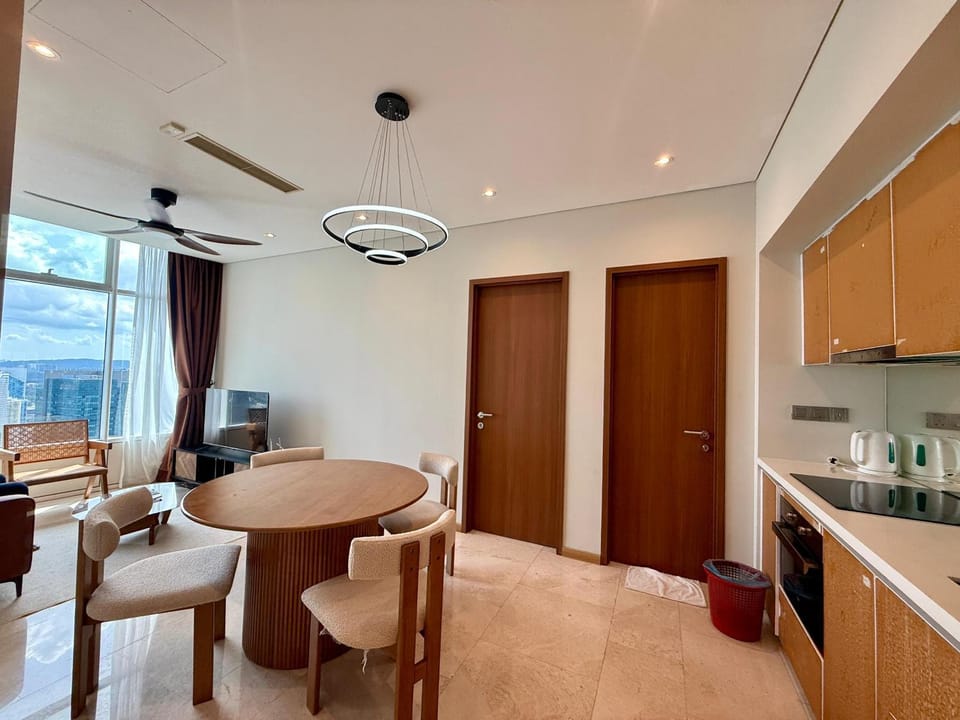 Kitchen or kitchenette, Living room, Seating area, Dining area, minibar