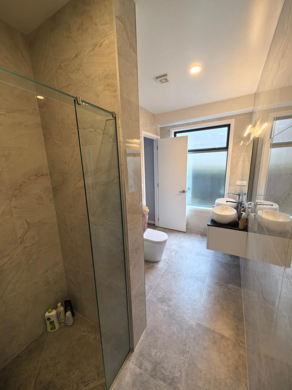 Modern 2 Bed Self Contained Suite Bed and Breakfast in Hamilton
