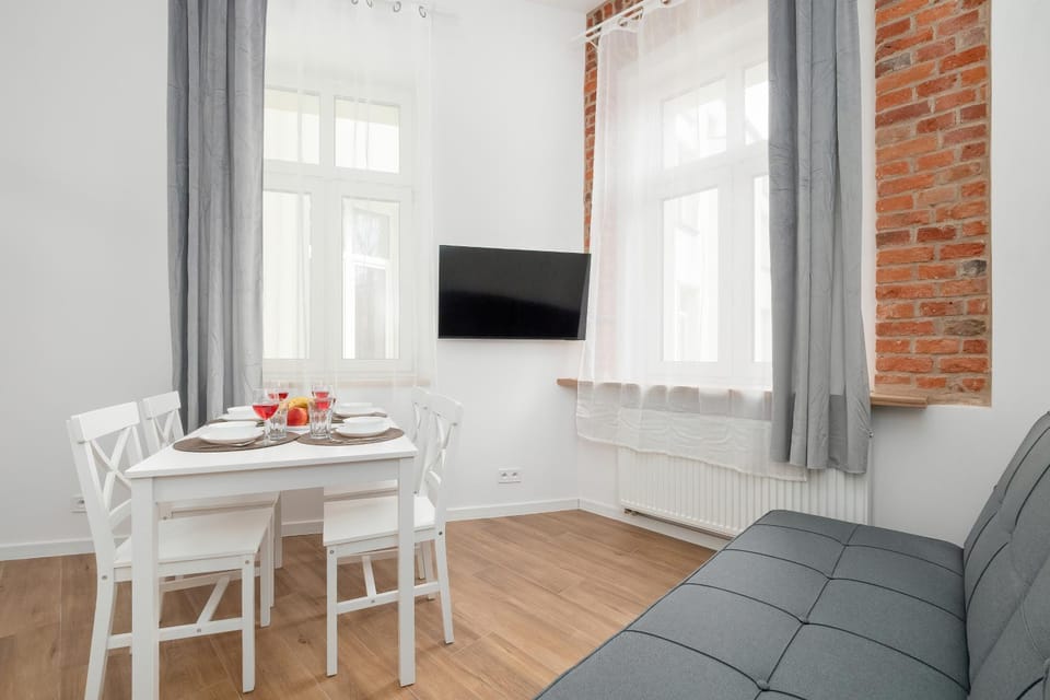 TV and multimedia, Living room, Seating area, Dining area, Evening entertainment