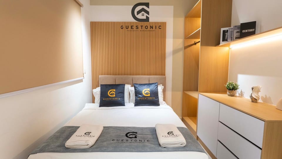 Bed, Bedroom, towels, wardrobe