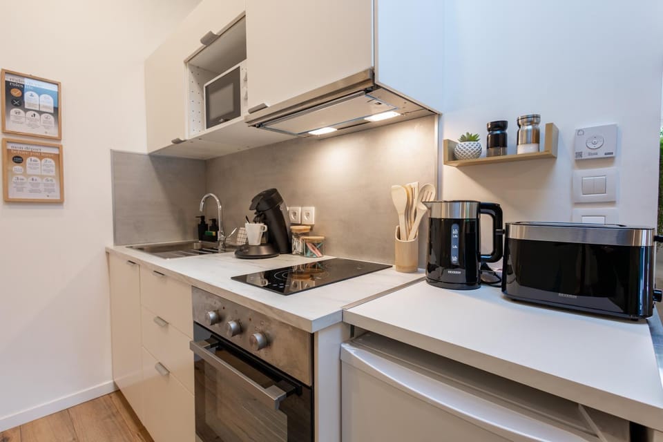 Coffee/tea facilities, stove, kitchen