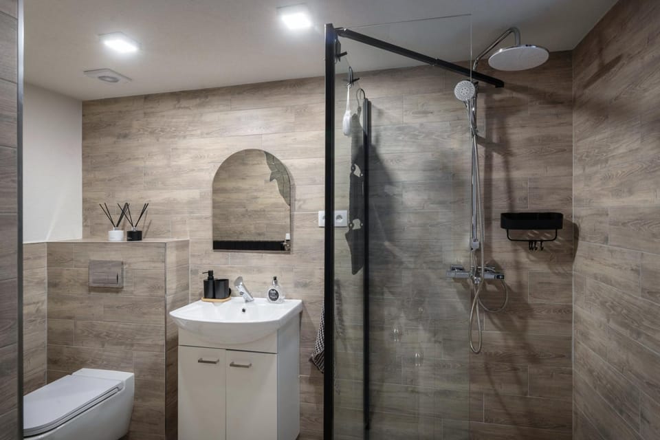 Shower, Toilet, Bathroom
