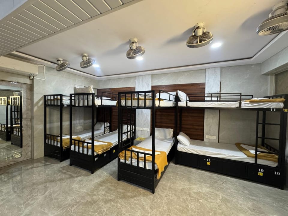Bedroom, bunk bed