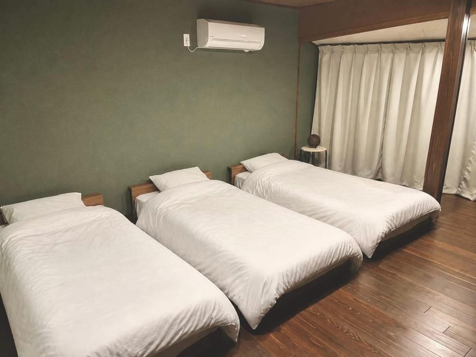 Bed, Bedroom, air conditioner