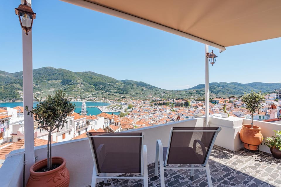 Day, Natural landscape, View (from property/room), Balcony/Terrace, Dining area, City view, Sea view