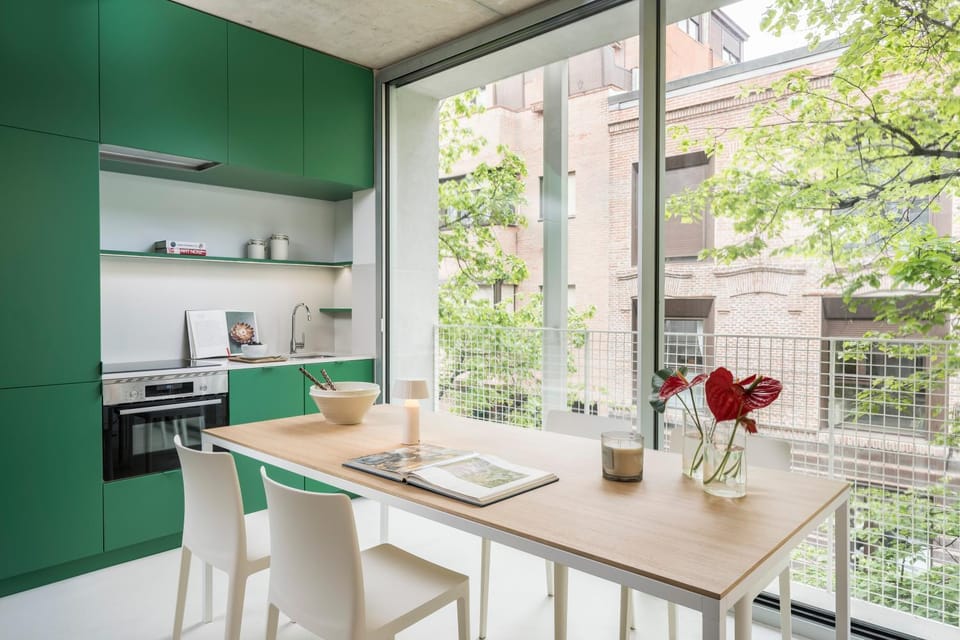 Kitchen or kitchenette, Dining area