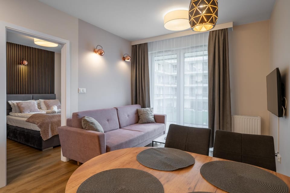 Bed, TV and multimedia, Living room, Photo of the whole room, Seating area, Bedroom