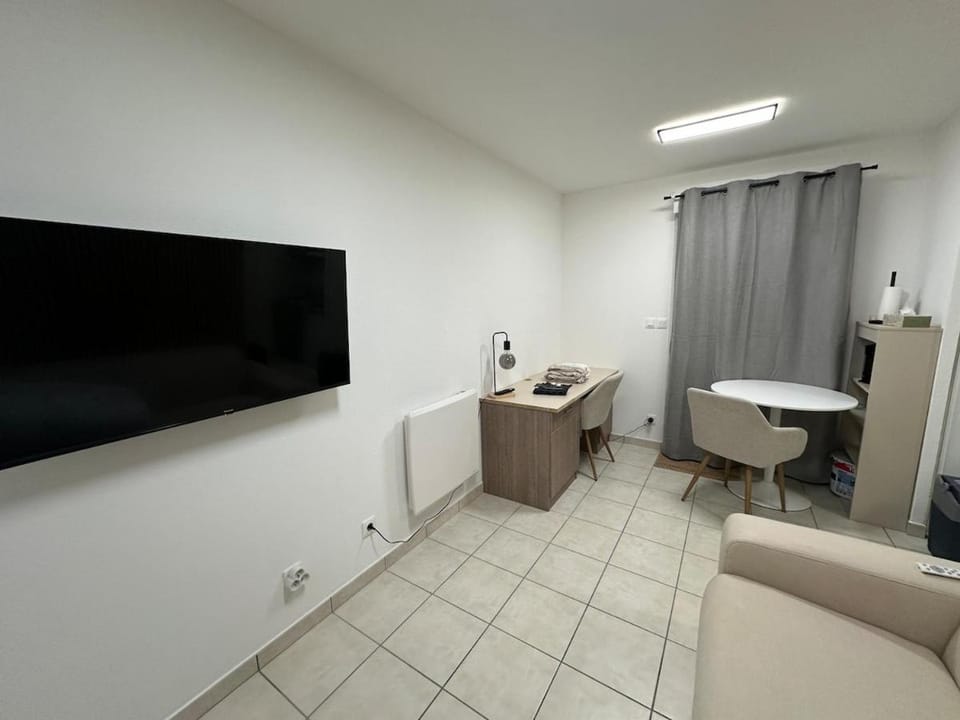 Studio cosy à Bellevue proche tram et centre Apartment in Saint-Étienne