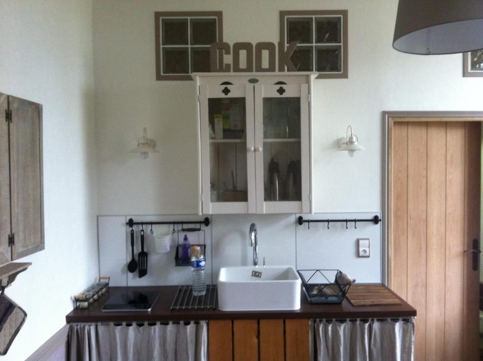 Kitchen or kitchenette, Kitchen or kitchenette, Communal kitchen