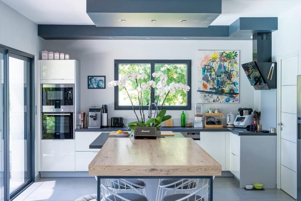 Property building, Kitchen or kitchenette, Living room