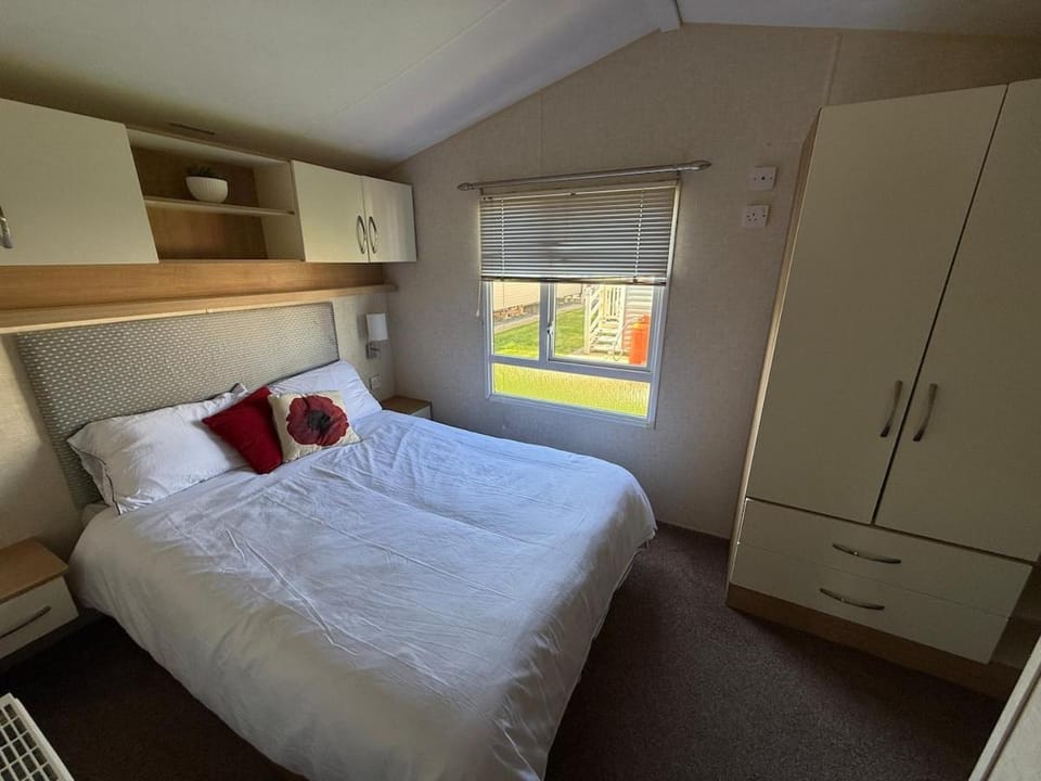 Palm Grove 119 - Golden Palm Resort, Pet friendly, WiFi, bed linen - Meadow Lakes Caravan & Lodge Hire Apartment in Chapel Saint Leonards