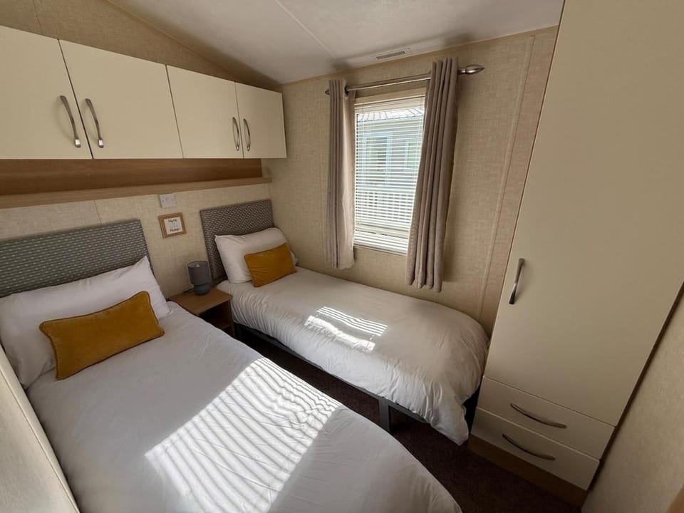 Palm Grove 119 - Golden Palm Resort, Pet friendly, WiFi, bed linen - Meadow Lakes Caravan & Lodge Hire Apartment in Chapel Saint Leonards