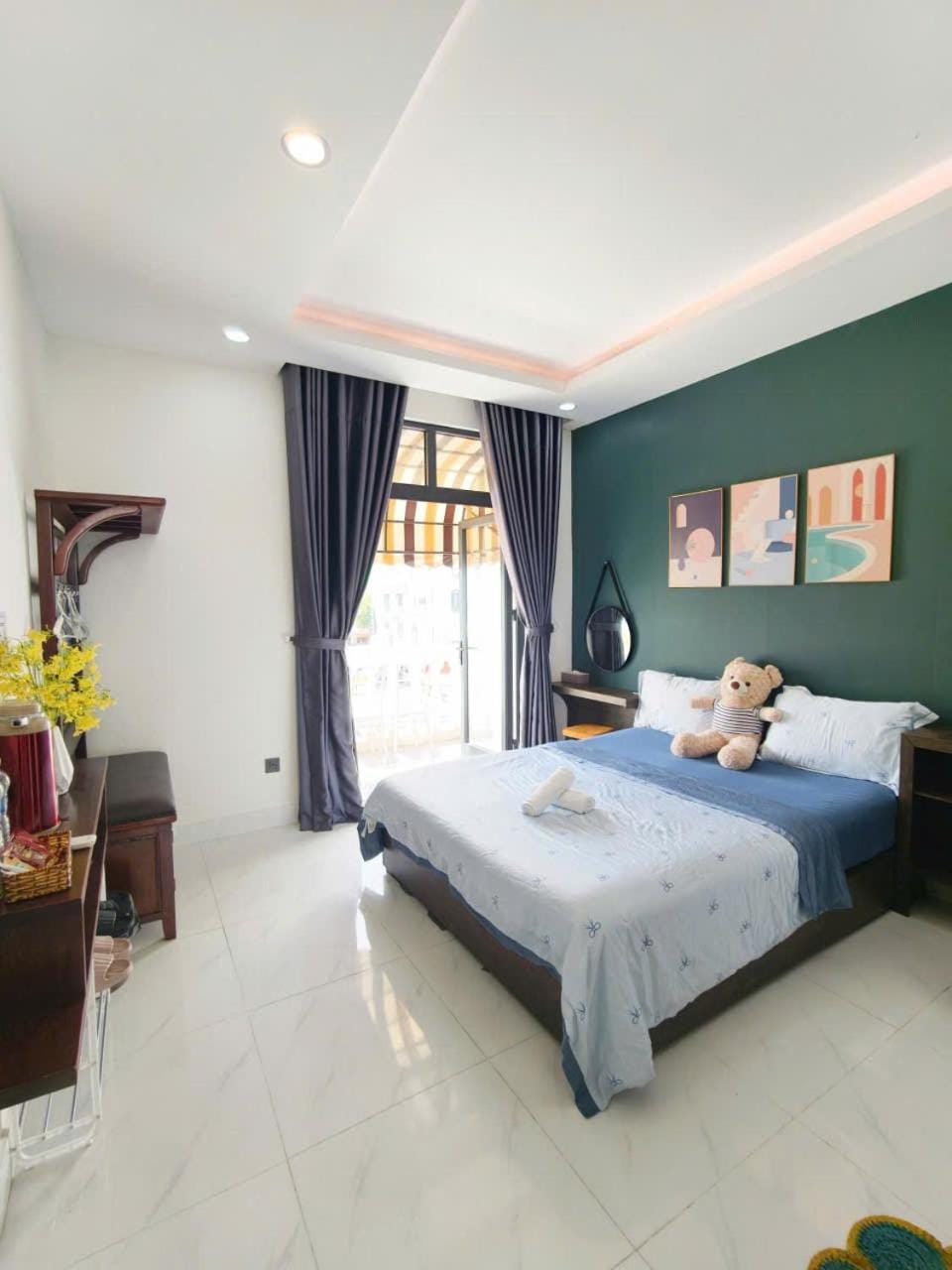 Bed, Living room, Photo of the whole room, Seating area, Bedroom, towels