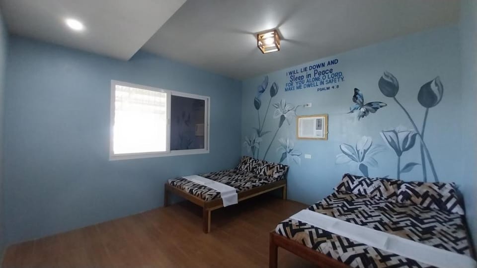 Beachfront AC 3-Bedroom Villa,14pax Villa in La Union