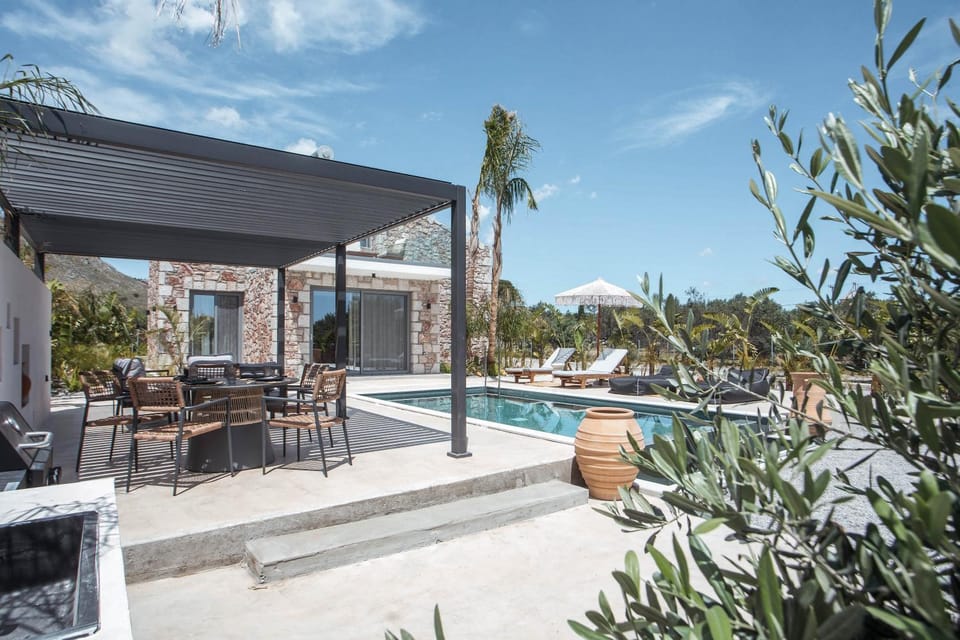 Property building, Patio, Day, Natural landscape, Garden, View (from property/room), Dining area, Garden view, Pool view, Swimming pool, sunbed