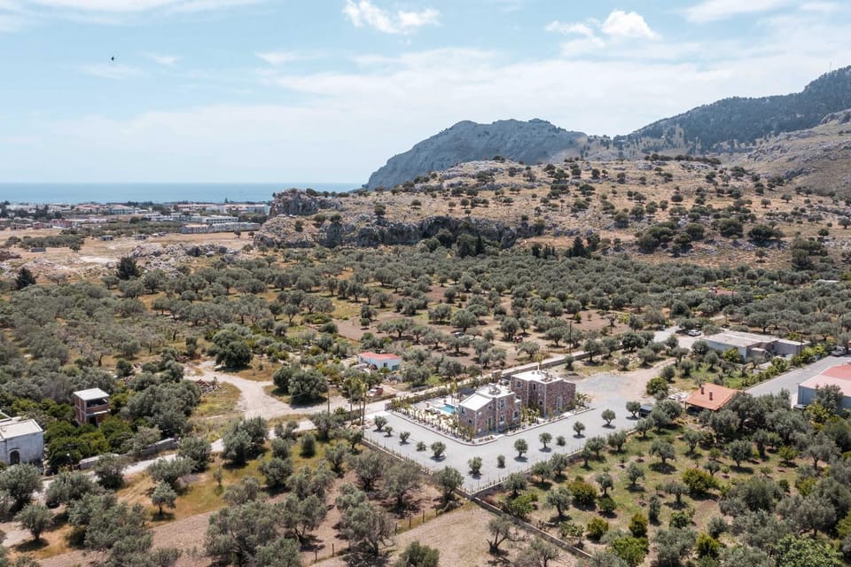 Property building, Day, Natural landscape, Bird's eye view, Mountain view