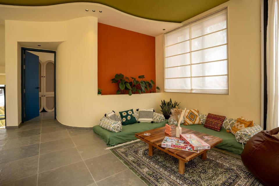 Game Room, Seating area