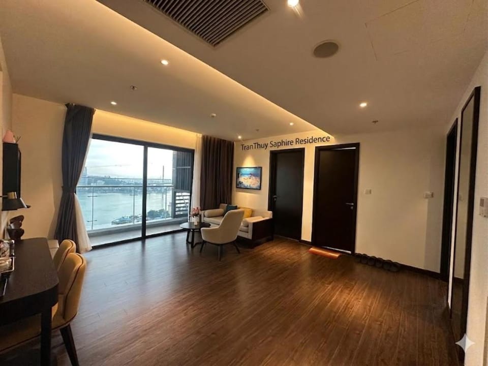 The Saphire Ha Long - TranThuy Sea View Apartment Apartment hotel in Laos