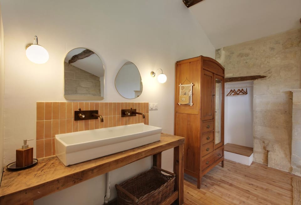 Bathroom, wardrobe