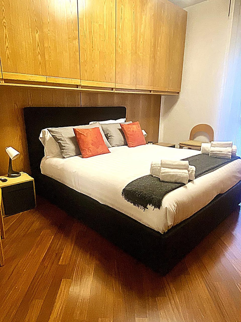 Bedroom, towels