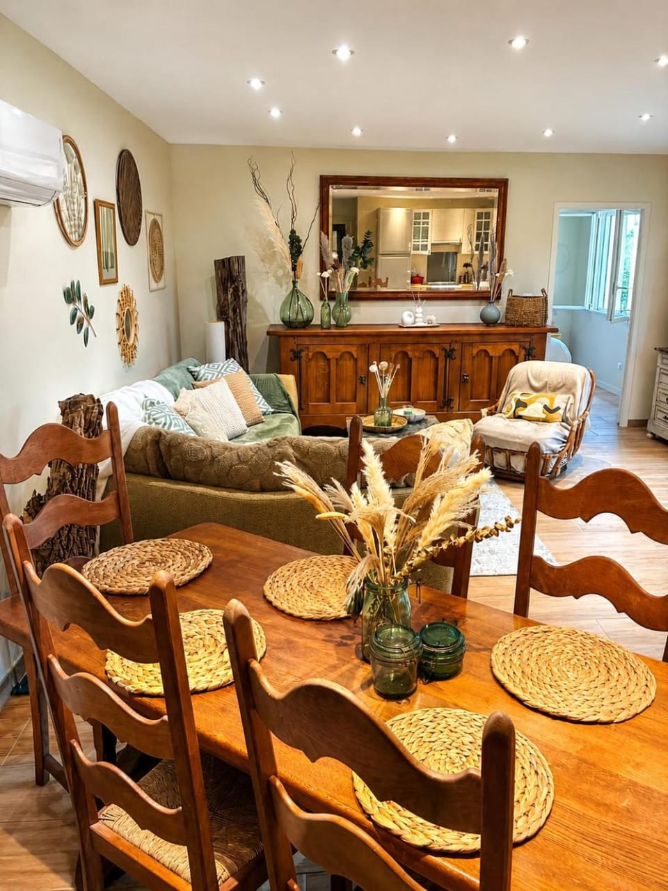 Living room, Seating area, Dining area