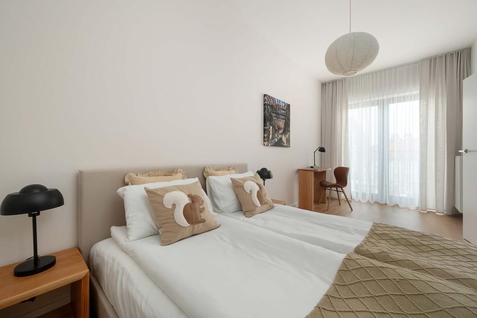 Bed, Photo of the whole room, Seating area, Bedroom