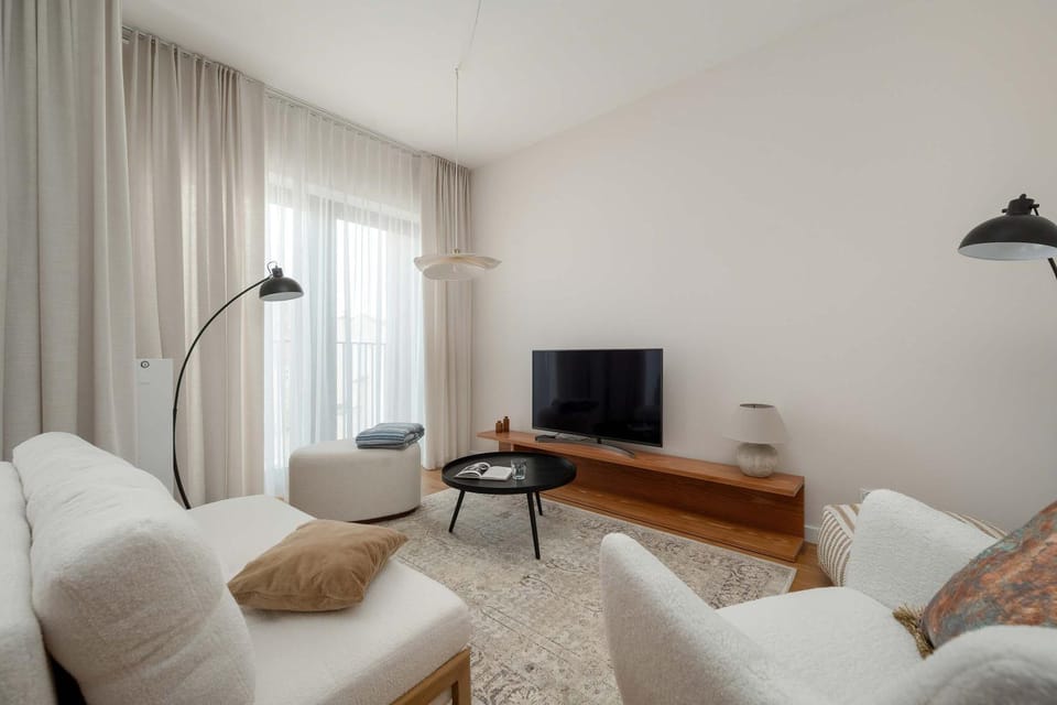 TV and multimedia, Living room, Seating area, Evening entertainment