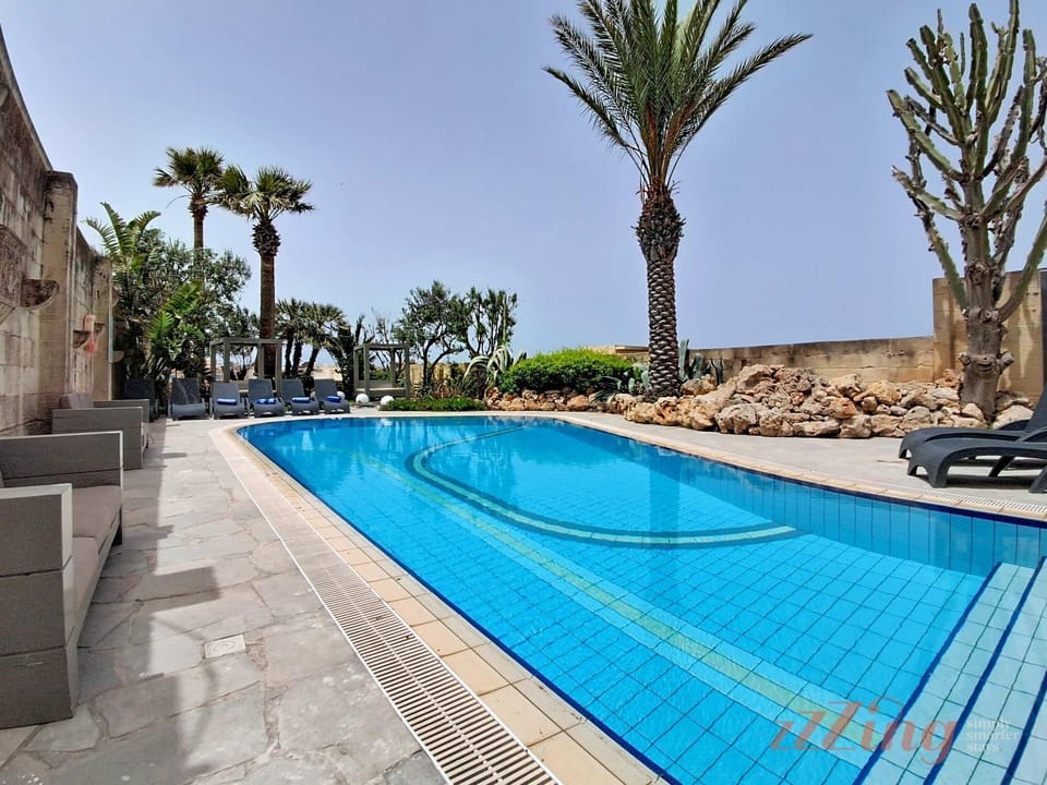 Day, Pool view, Swimming pool, sunbed