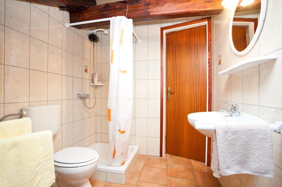 Toilet, Bath