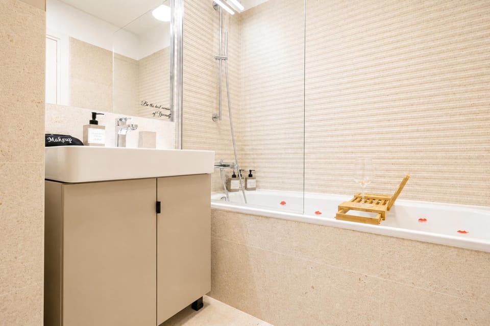 Bathroom, Bath, towels