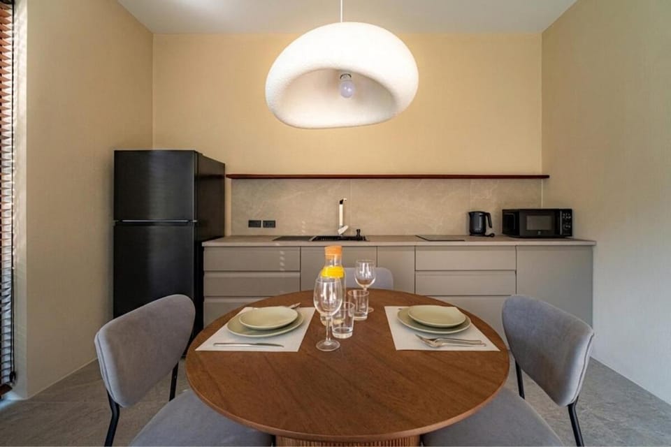Kitchen or kitchenette, Dining area, kitchen