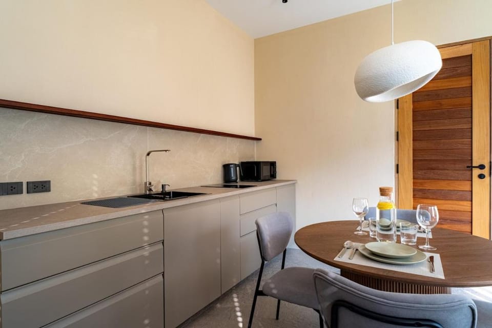 Kitchen or kitchenette, Dining area, kitchen
